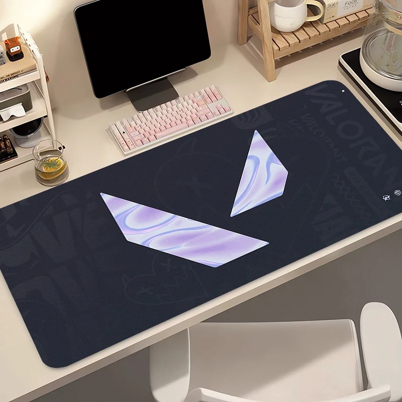 لوحة ماوس للألعاب بتصميم أنمي  - مراجعة Pc Gaming Desk وسعره